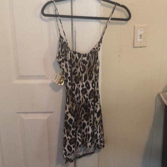 cheetah print dress with A split on the side. - Picture 2 of 3
